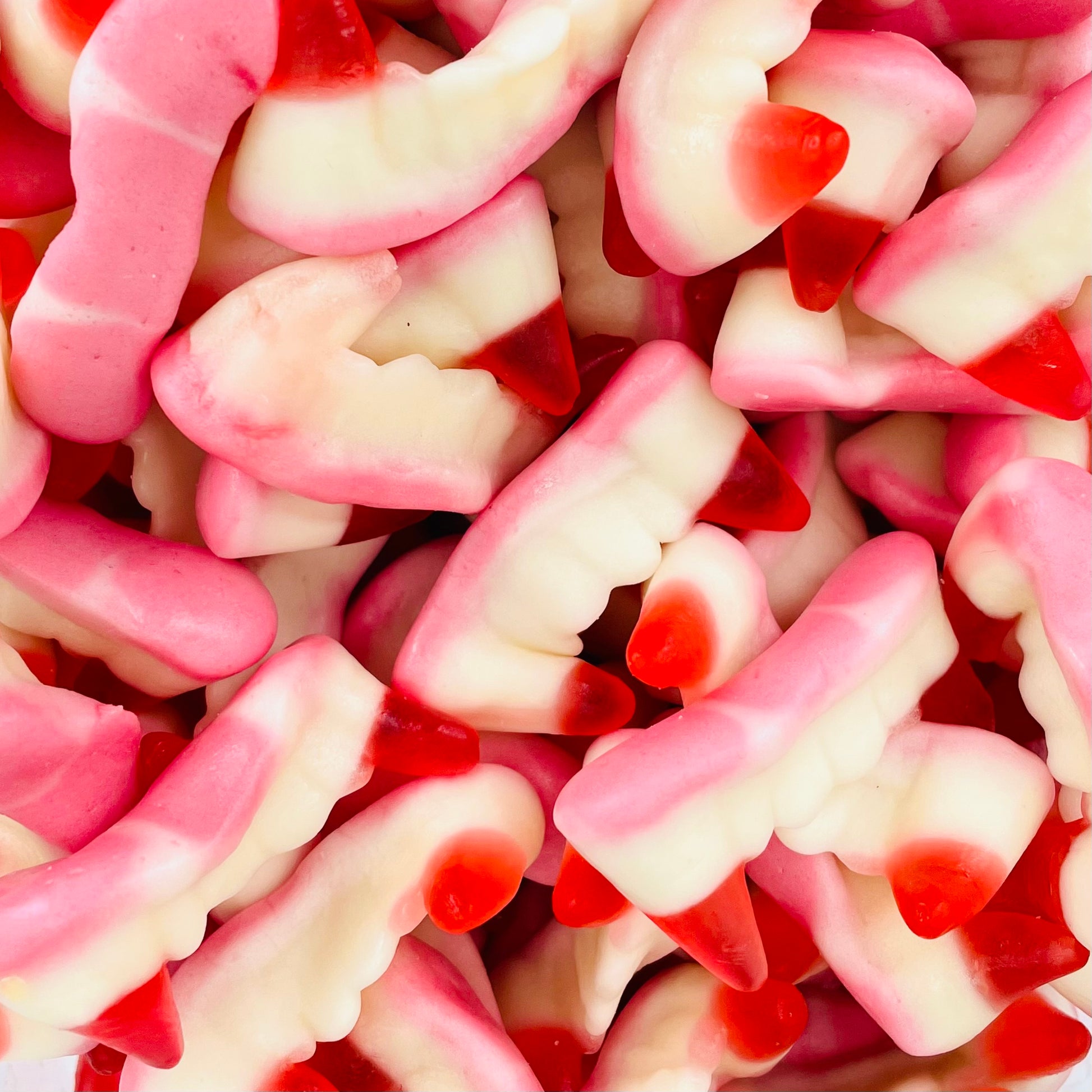 Gummy sweets shaped like teeth fangs 